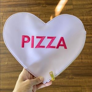 Studio DIY pizza heart bag
